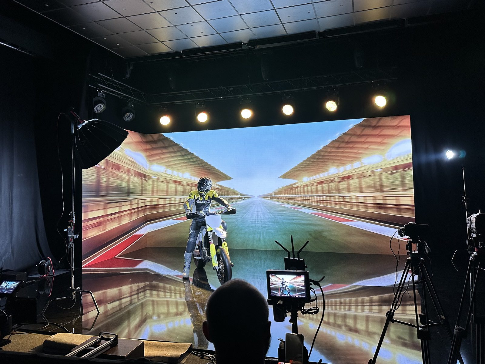 hurricane_new level studio_husqvarna_led obrazovka_reklamny spot_kamery