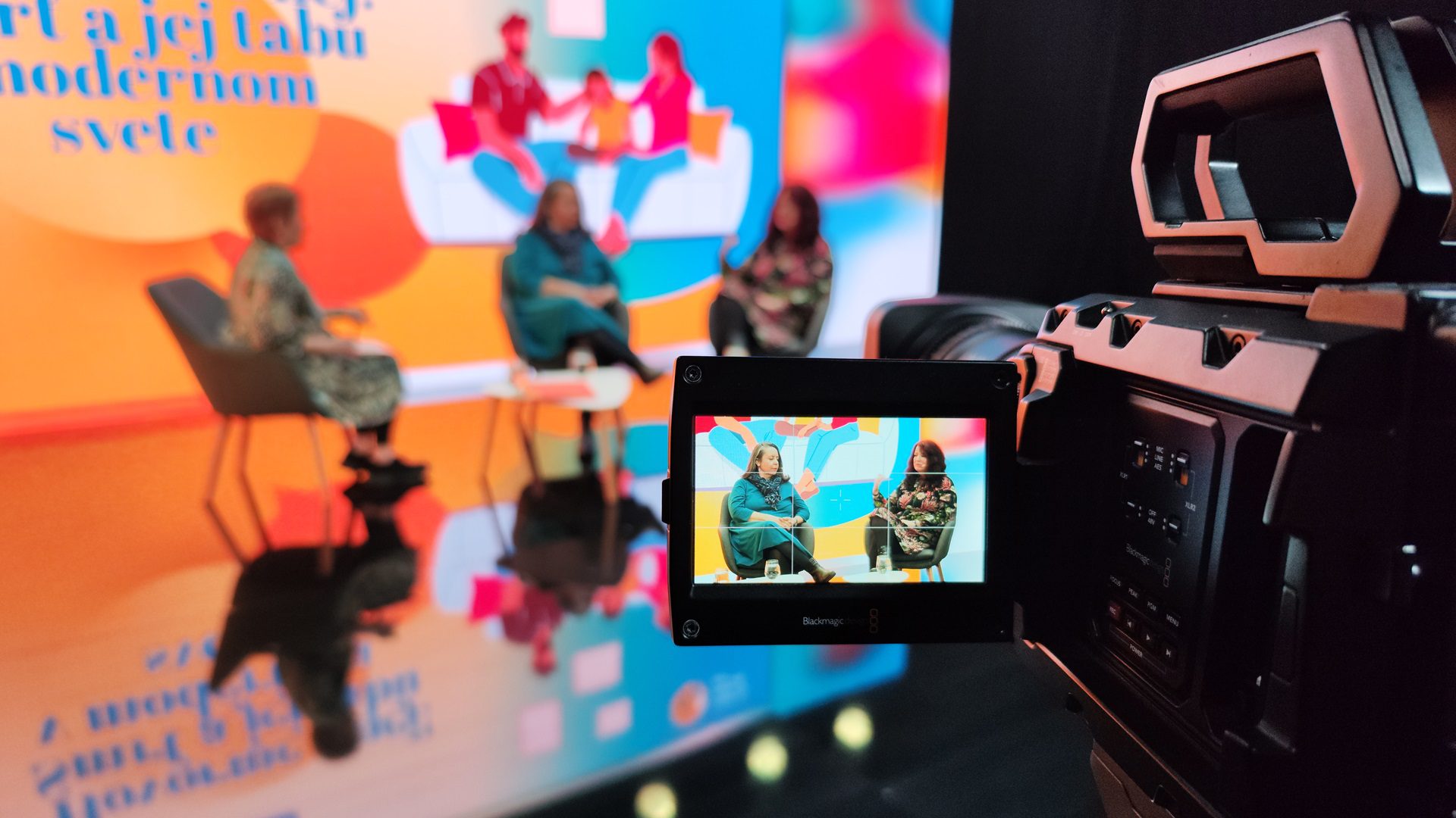 Televízna diskusia s odborníkmi v štúdiu