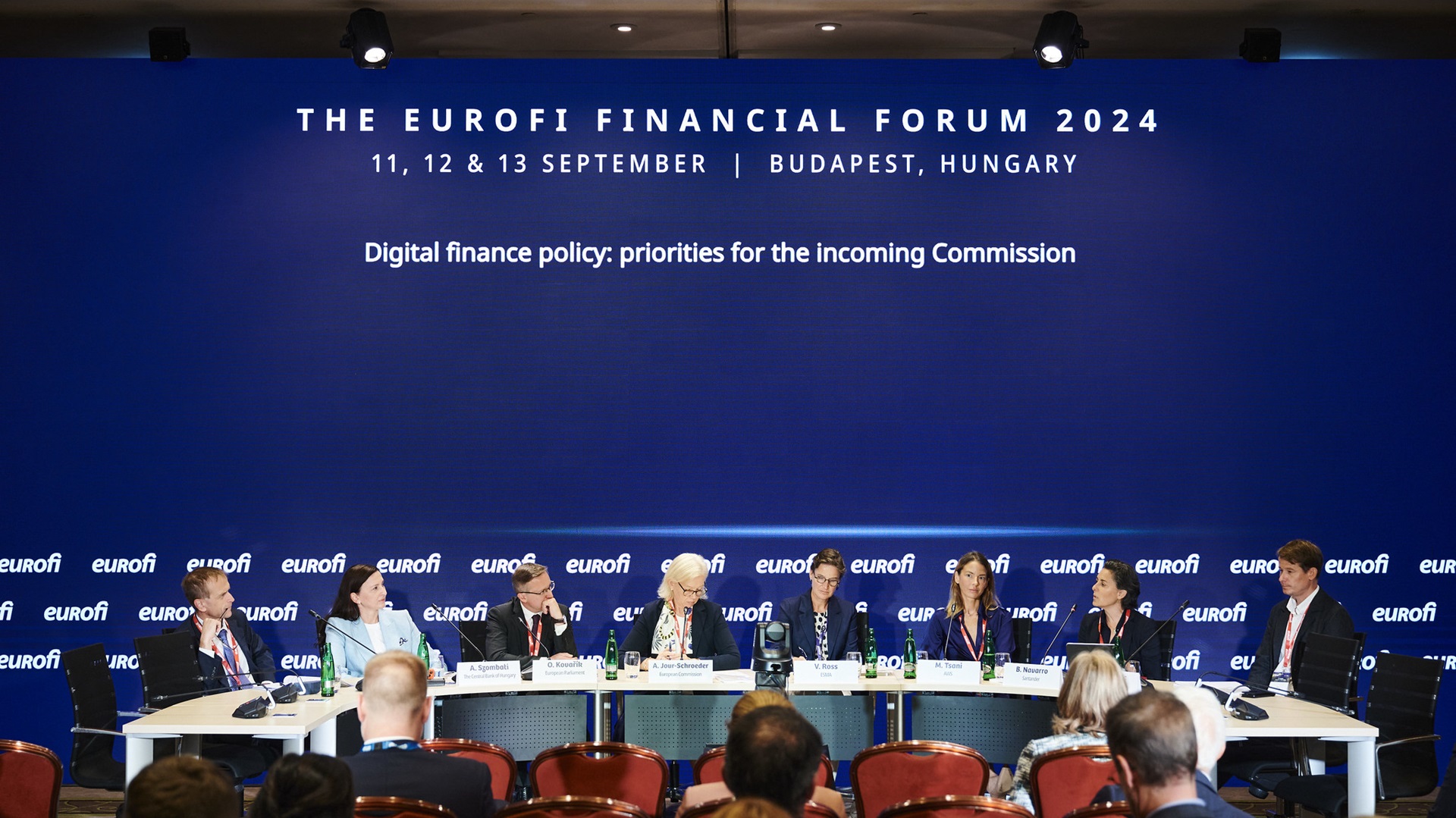 eurofi-financial-forum-budapest-LED-obrazovka-ozvucenie-osvetlenie-hurricane