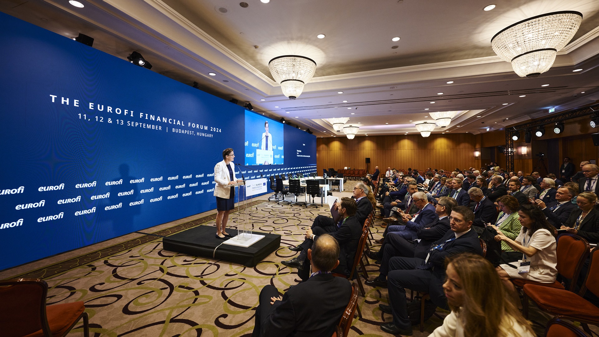 eurofi-financial-forum-budapest-LED-osvetlenie-ozvucenie-hurricane