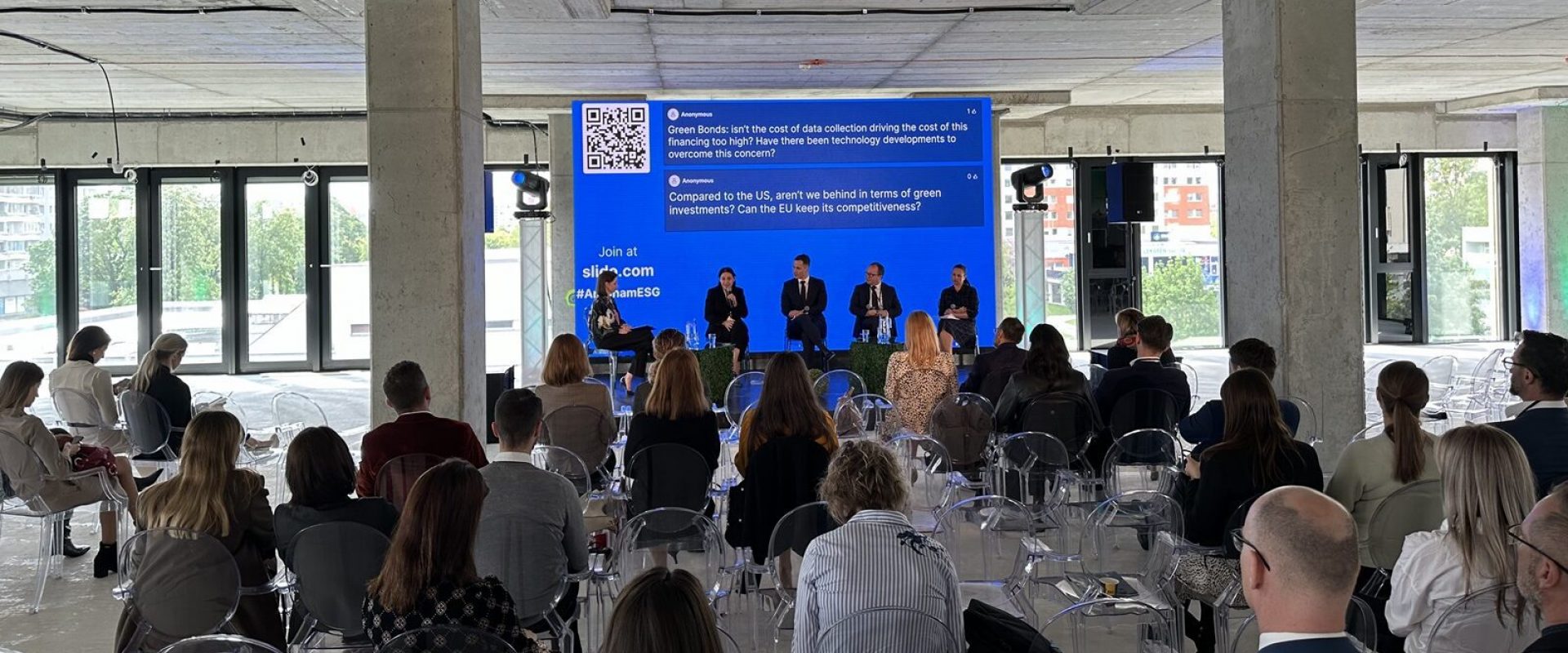 Hurricane_Amcham_ESG_konferencia_Einpark_LED obrazovka_ozvucenie_osvetlenie_diskusie_slido Hurricane_Amcham_ESG_konferencia_Einpark_LED obrazovka_ozvucenie_osvetlenie_diskusie_slido