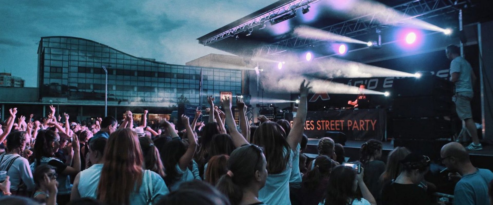 hurricane_expres street party_kamion_dj ekg hurricane_expres street party_kamion_dj ekg