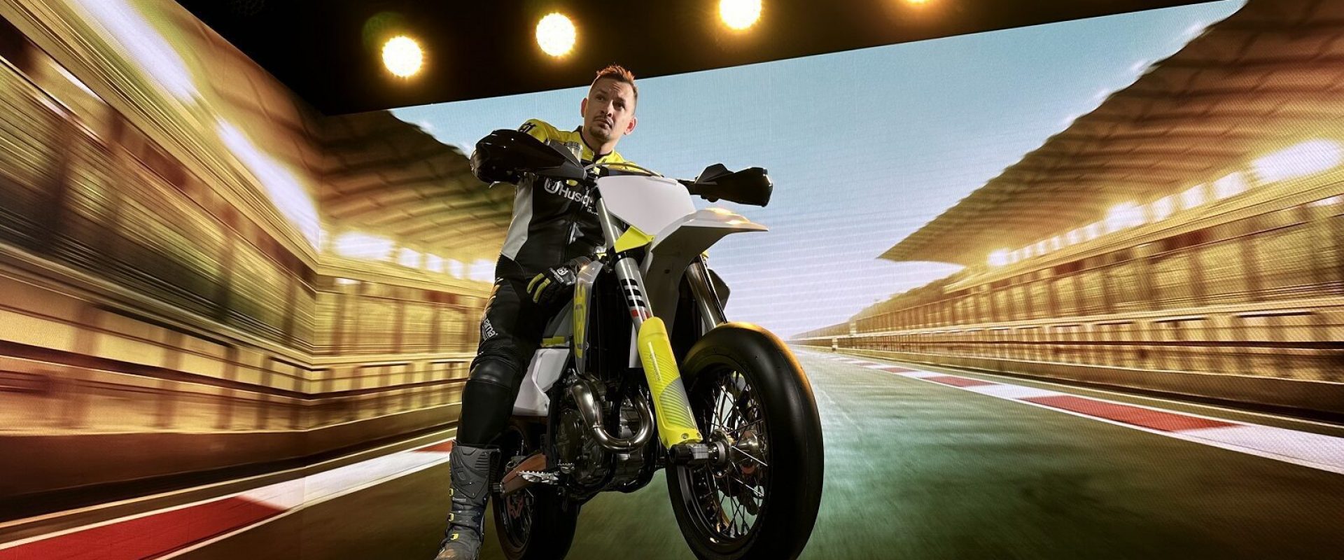 new level studio_husqvarna_led obrazovka_reklamny spot_kamery_hurricane new level studio_husqvarna_led obrazovka_reklamny spot_kamery_hurricane